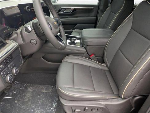 New 2025 Chevrolet Suburban Premier image 4