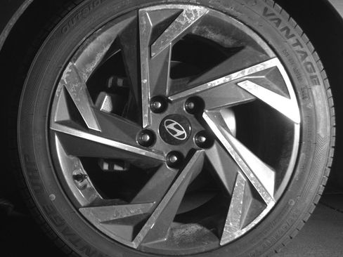 Used 2025 Hyundai Elantra Limited FWD image 12