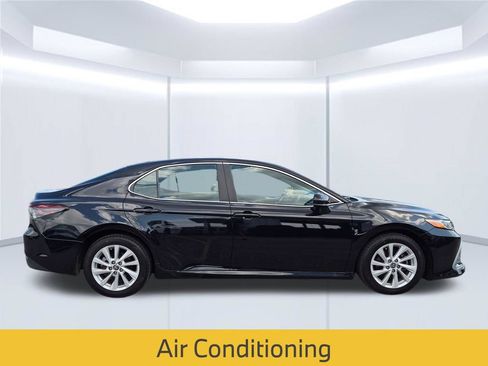 Used 2021 Toyota Camry LE FWD image 8