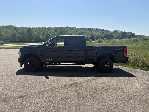 New 2026 Ford F250 Lariat w/ Black Appearance Package AWD/4WD image 2