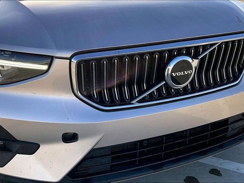 Used 2023 Volvo XC40 B4 Plus w/ Protection Package Premier image 37