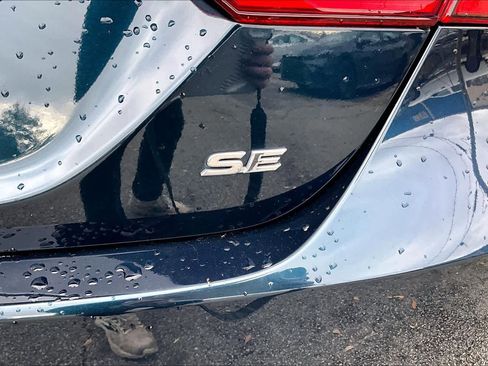 Certified 2021 Toyota Camry SE w/ Convenience Package image 18