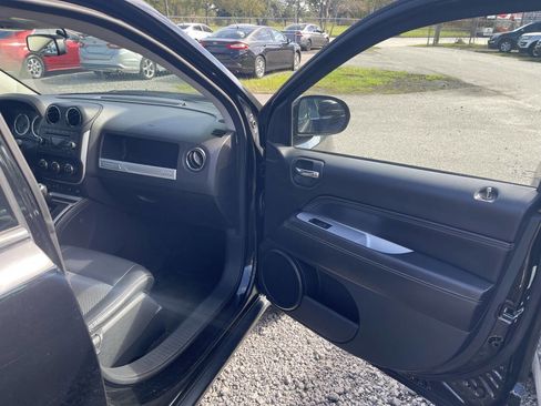 Used 2016 Jeep Compass Latitude image 13