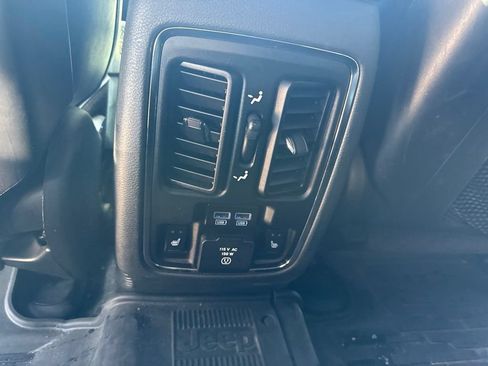 Used 2018 Jeep Grand Cherokee Trailhawk AWD/4WD image 13