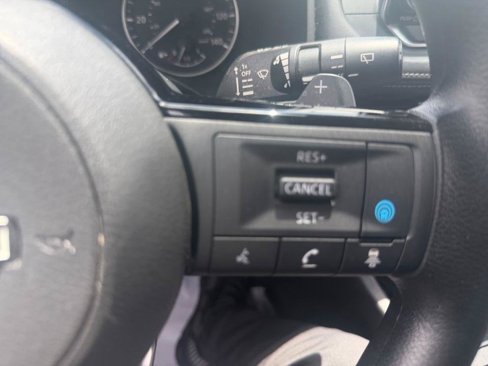 Certified 2022 Nissan Rogue SV FWD image 23