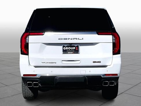 Used 2025 GMC Yukon XL Denali w/ Sun & Power Step Package image 5