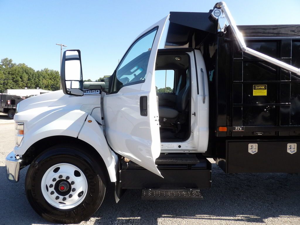 Used 2025 Ford F650 2WD Regular Cab Super Duty image 25