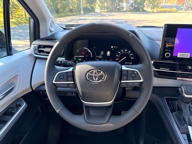 New 2026 Toyota Sienna XLE AWD/4WD image 20