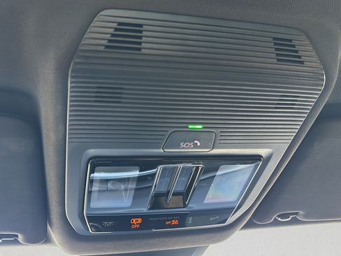 Used 2024 Volkswagen Atlas Cross Sport SE w/ Panoramic Sunroof Package FWD image 29