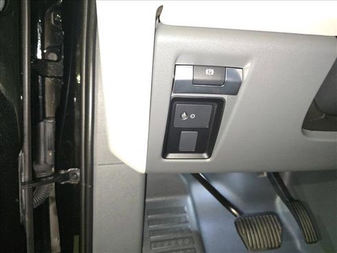 Used 2024 Land Rover Defender 110 X-Dynamic SE image 27