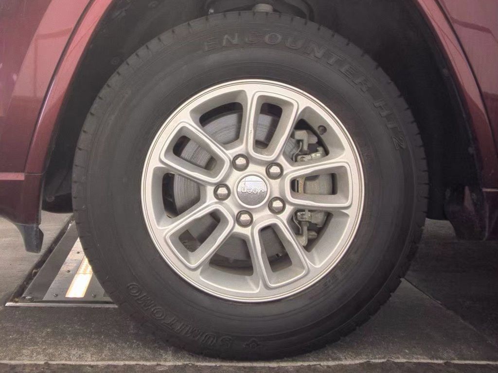 Used 2019 Jeep Grand Cherokee Altitude RWD image 6