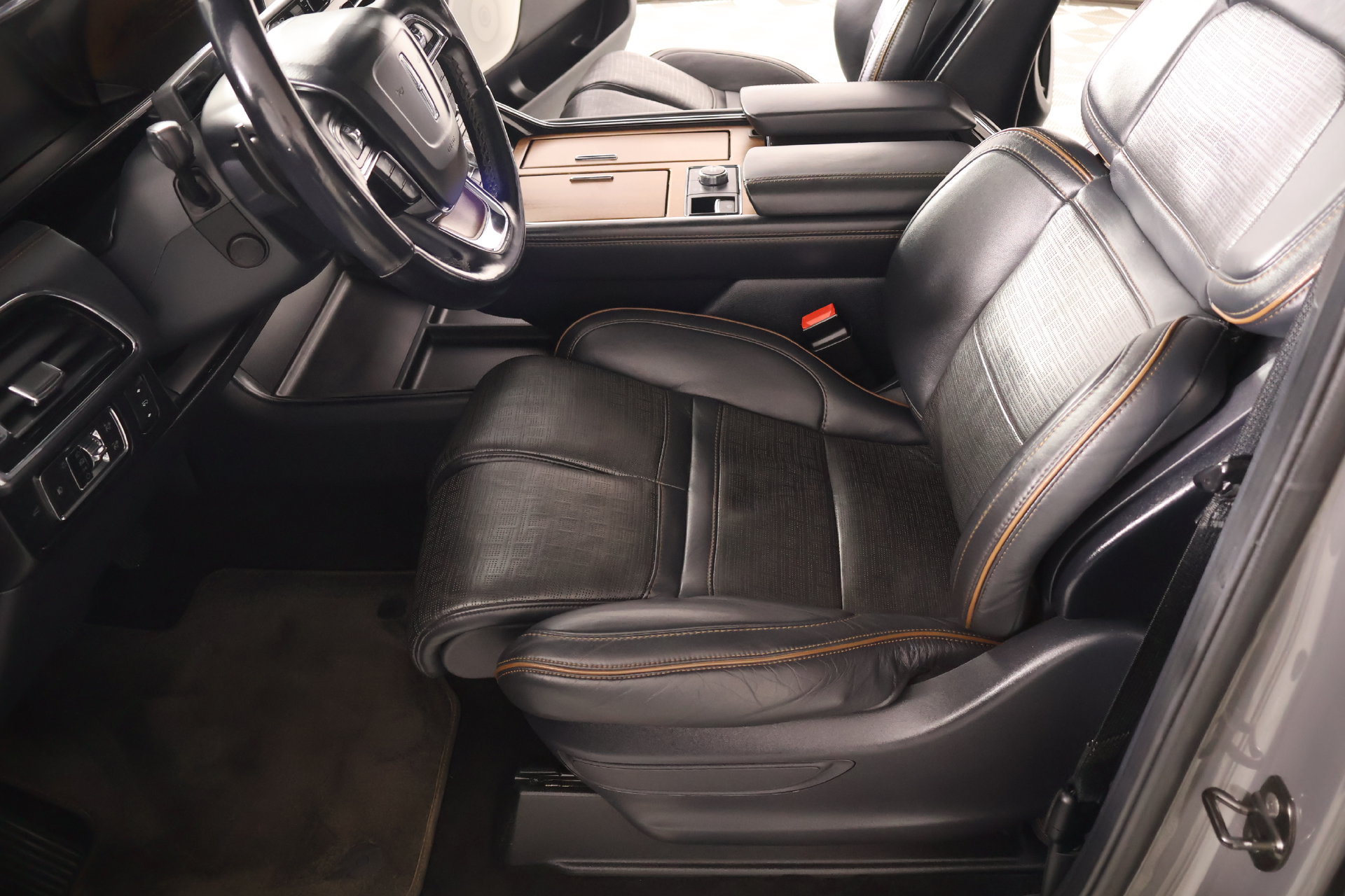 Used 2022 Lincoln Navigator L Black Label AWD/4WD image 12