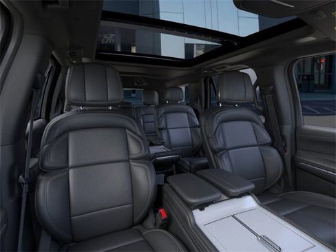 New 2025 Lincoln Navigator Reserve w/ Jet Appearance Package image 10