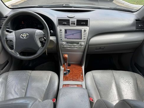 Used 2011 Toyota Camry XLE w/ SE/XLE Extra-Value Pkg FWD image 2