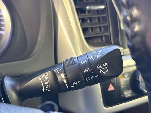 Used 2018 Toyota Highlander XLE image 29