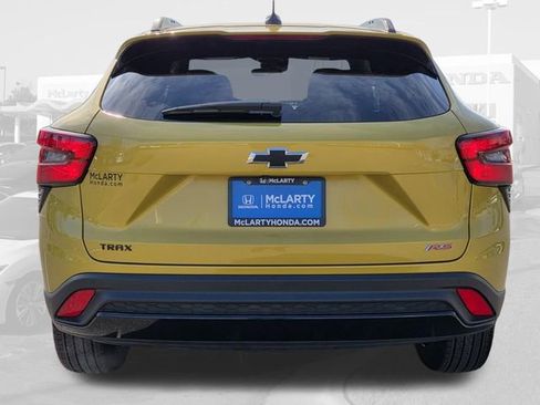 Used 2025 Chevrolet Trax RS w/ Driver Confidence Package image 7