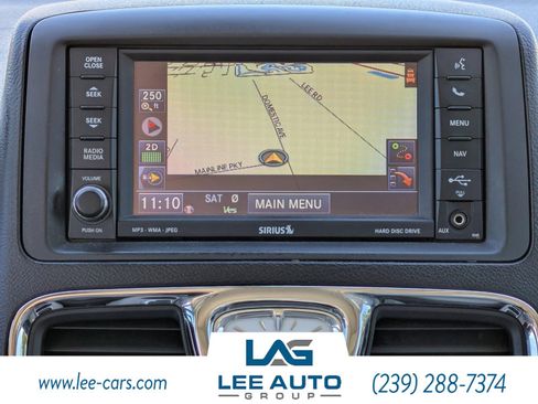 Used 2011 Chrysler Town & Country Limited image 17