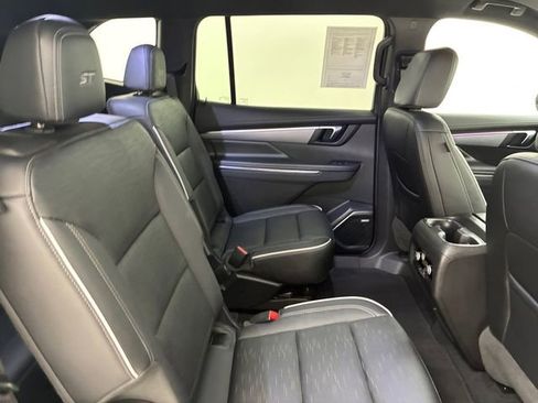 Certified 2025 Buick Enclave Sport Touring AWD/4WD image 16