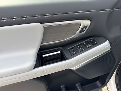 Used 2025 Ford Expedition Platinum w/ Driver's Package image 28