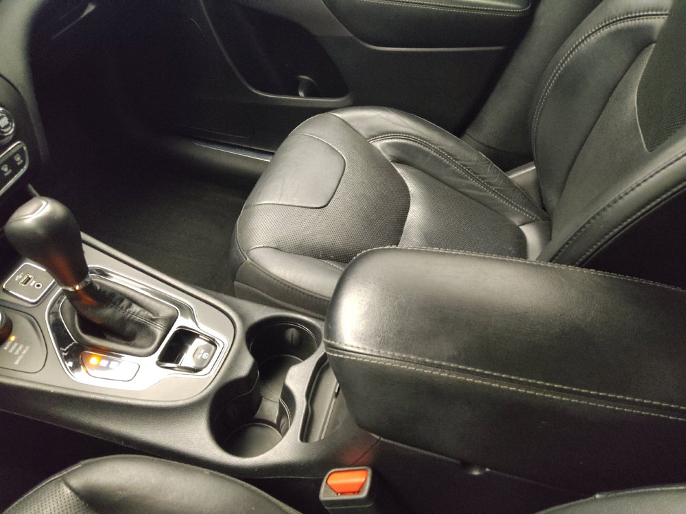 Used 2019 Jeep Cherokee Limited AWD/4WD image 26