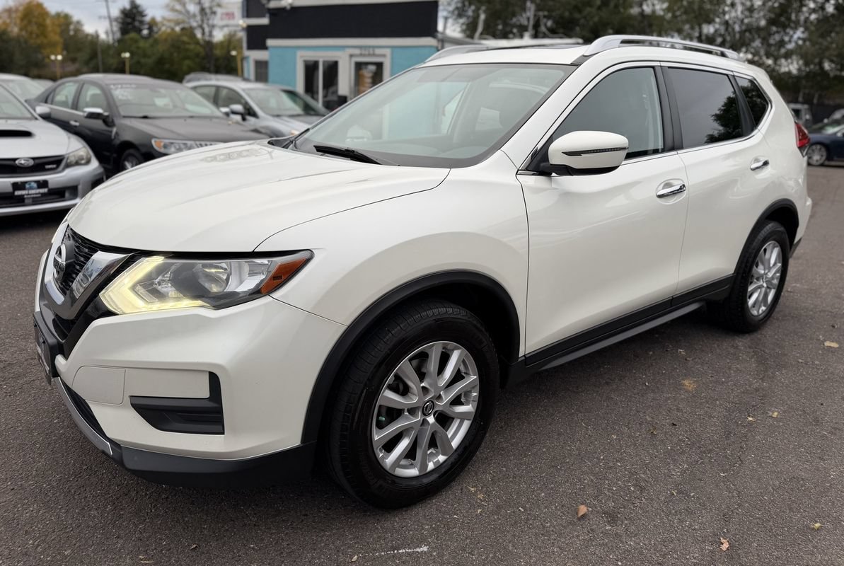 Used 2017 Nissan Rogue SV AWD/4WD image 6