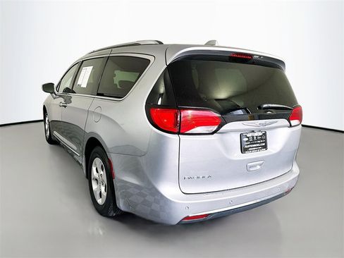 Used 2017 Chrysler Pacifica Touring-L Plus image 5