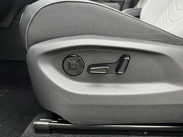 Certified 2026 Volkswagen Tiguan SE R-Line AWD/4WD image 12