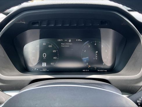 Used 2018 Volvo XC90 T5 Momentum w/ Convenience Package FWD image 25
