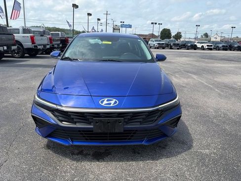 Used 2024 Hyundai Elantra SEL FWD image 2