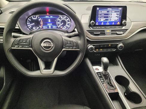 Used 2025 Nissan Altima 2.5 SV FWD image 22