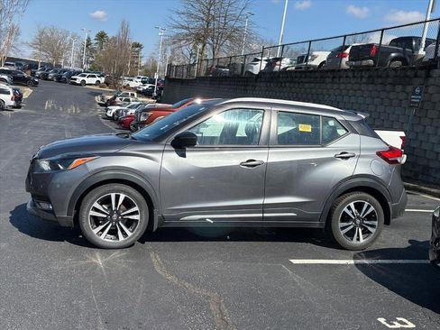Used 2020 Nissan Kicks SR w/ SR Premium Package image 4