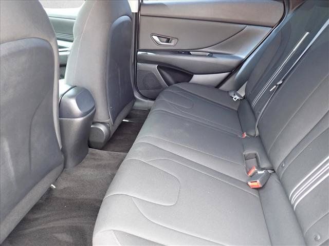 Used 2021 Hyundai Elantra SEL w/ Convenience Package FWD image 8