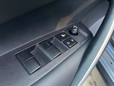 Used 2025 Toyota Corolla SE w/ Convenience Package image 17