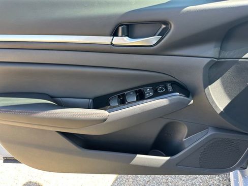 New 2026 Nissan Altima 2.5 SR FWD image 11