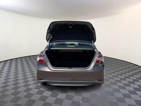 Used 2019 Toyota Camry XLE FWD image 9