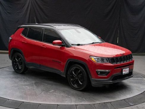 Used 2020 Jeep Compass Latitude image 2