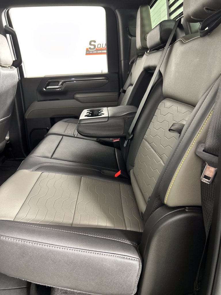 Used 2024 Chevrolet Silverado 2500 ZR2 w/ Technology Package AWD/4WD image 19