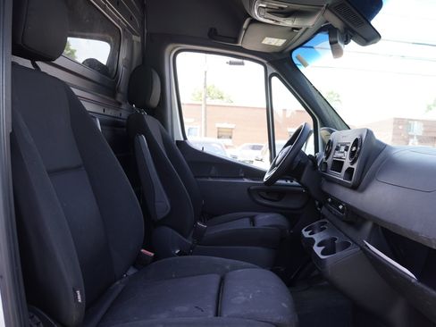 Used 2023 Mercedes-Benz Sprinter 1500 image 21