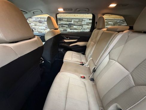 Used 2022 Subaru Ascent Premium w/ Convenience Package AWD/4WD image 29
