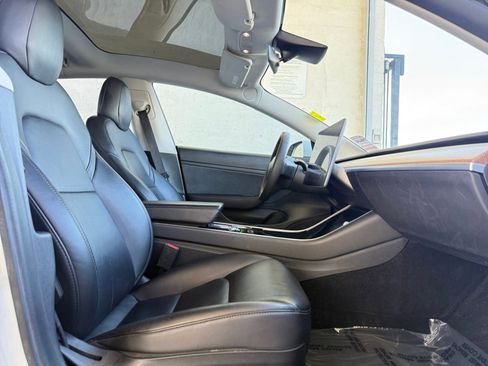 Used 2020 Tesla Model 3 Standard Range image 17