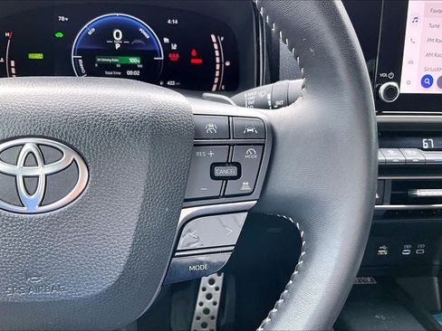 Used 2025 Toyota Camry SE FWD image 25