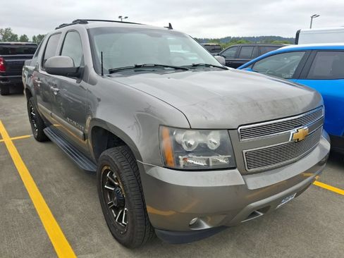 Used 2007 Chevrolet Avalanche LTZ w/ LTZ Preferred Equipment Group AWD/4WD image 2