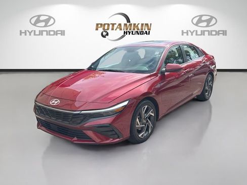Certified 2025 Hyundai Elantra SEL FWD image 1