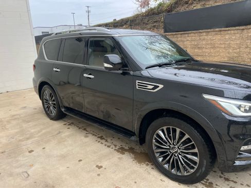 Used 2024 INFINITI QX80 Sensory image 3