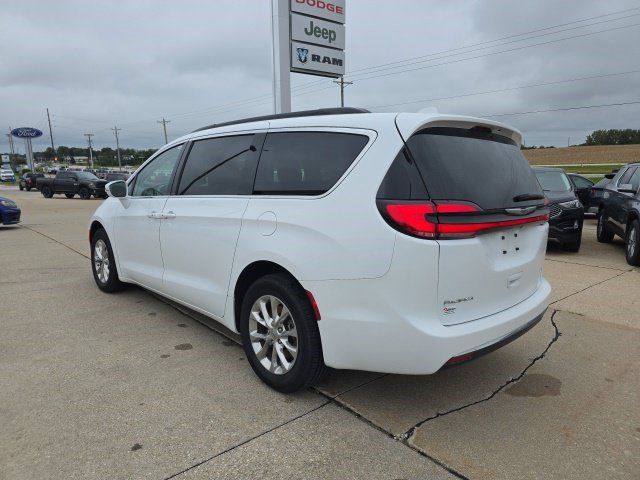 Certified 2022 Chrysler Pacifica Touring-L AWD/4WD image 6