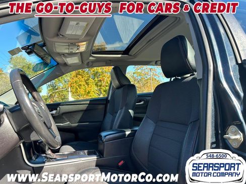 Used 2017 Toyota Camry SE w/ Moonroof Package image 10