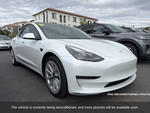 Used 2023 Tesla Model 3 Standard Range image 3