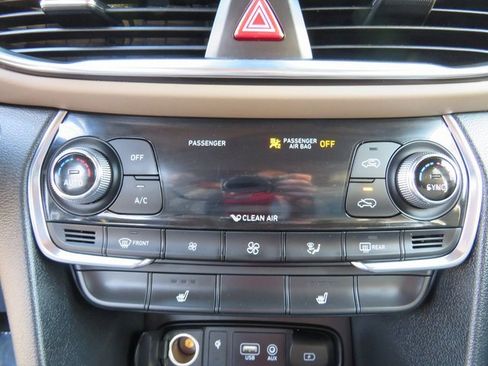 Used 2020 Hyundai Santa Fe SEL w/ Convenience Package image 26