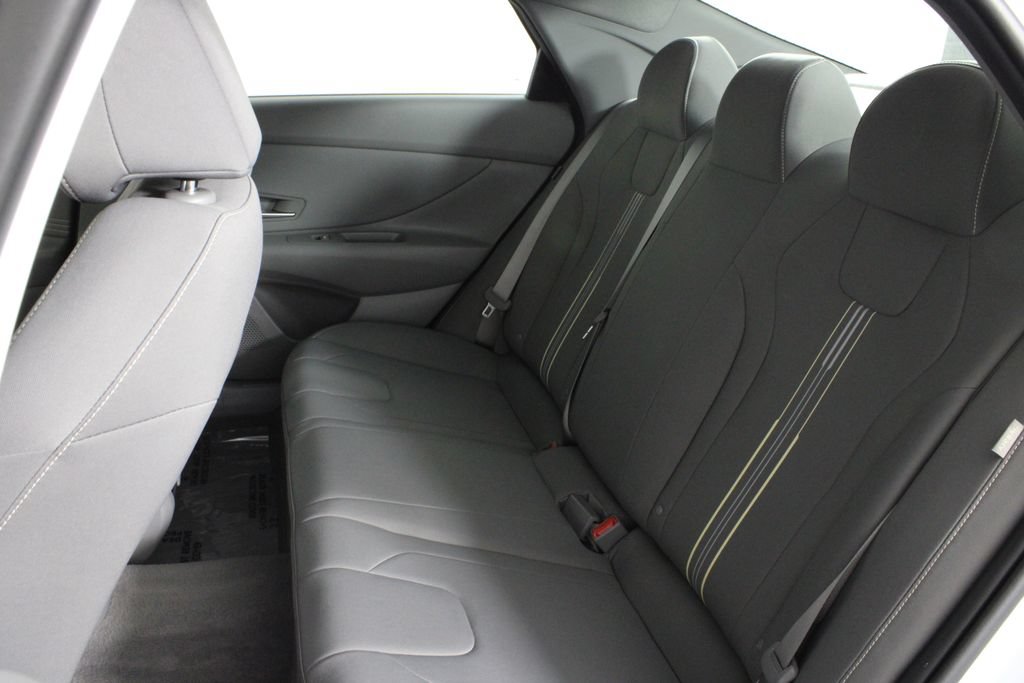 Certified 2025 Hyundai Elantra Sport FWD image 21