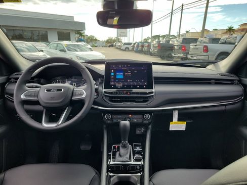 New 2026 Jeep Compass Latitude image 8